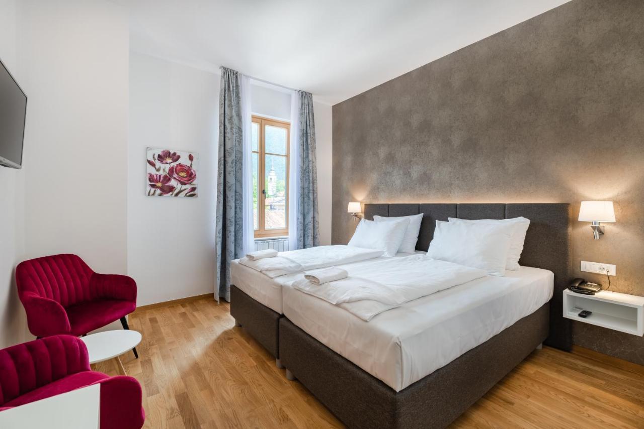 Hotel Dvorec Tolmin Eksteriør billede