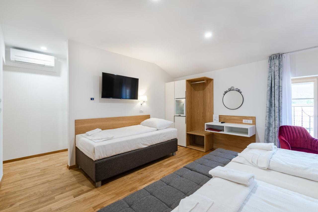 Hotel Dvorec Tolmin Eksteriør billede