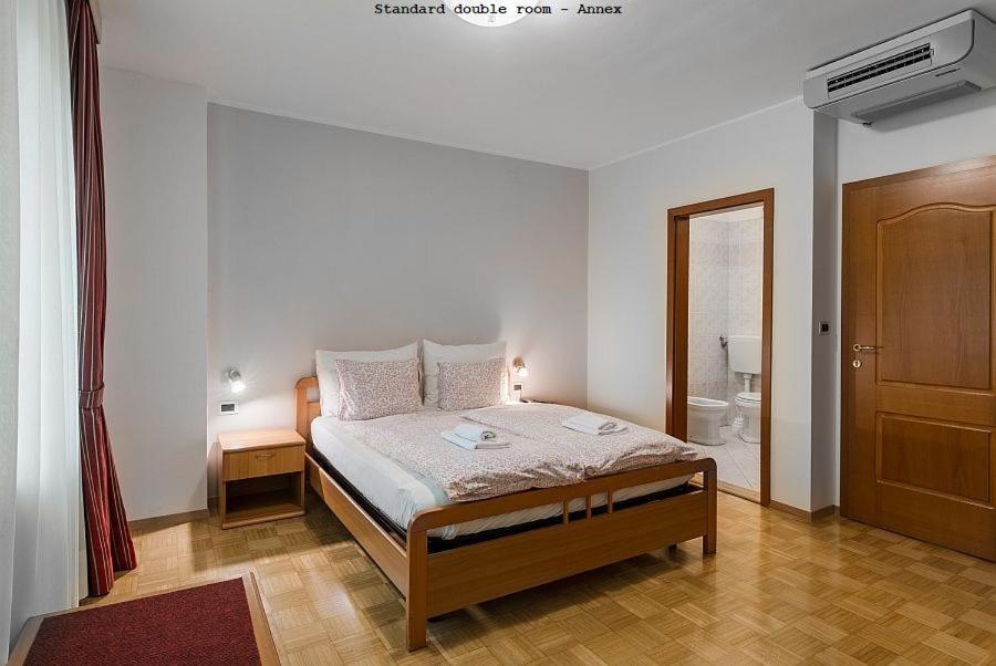 Hotel Dvorec Tolmin Eksteriør billede