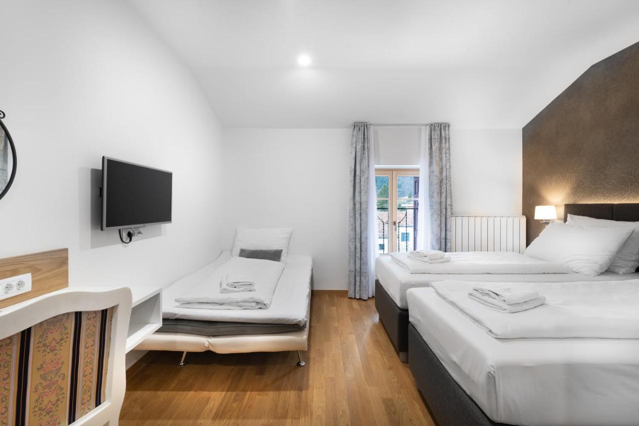 Hotel Dvorec Tolmin Eksteriør billede