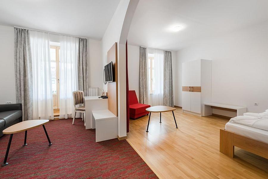 Hotel Dvorec Tolmin Eksteriør billede
