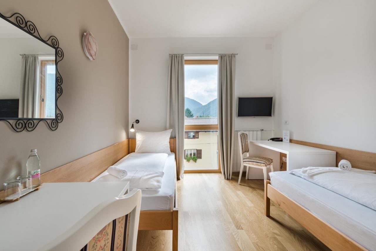 Hotel Dvorec Tolmin Eksteriør billede