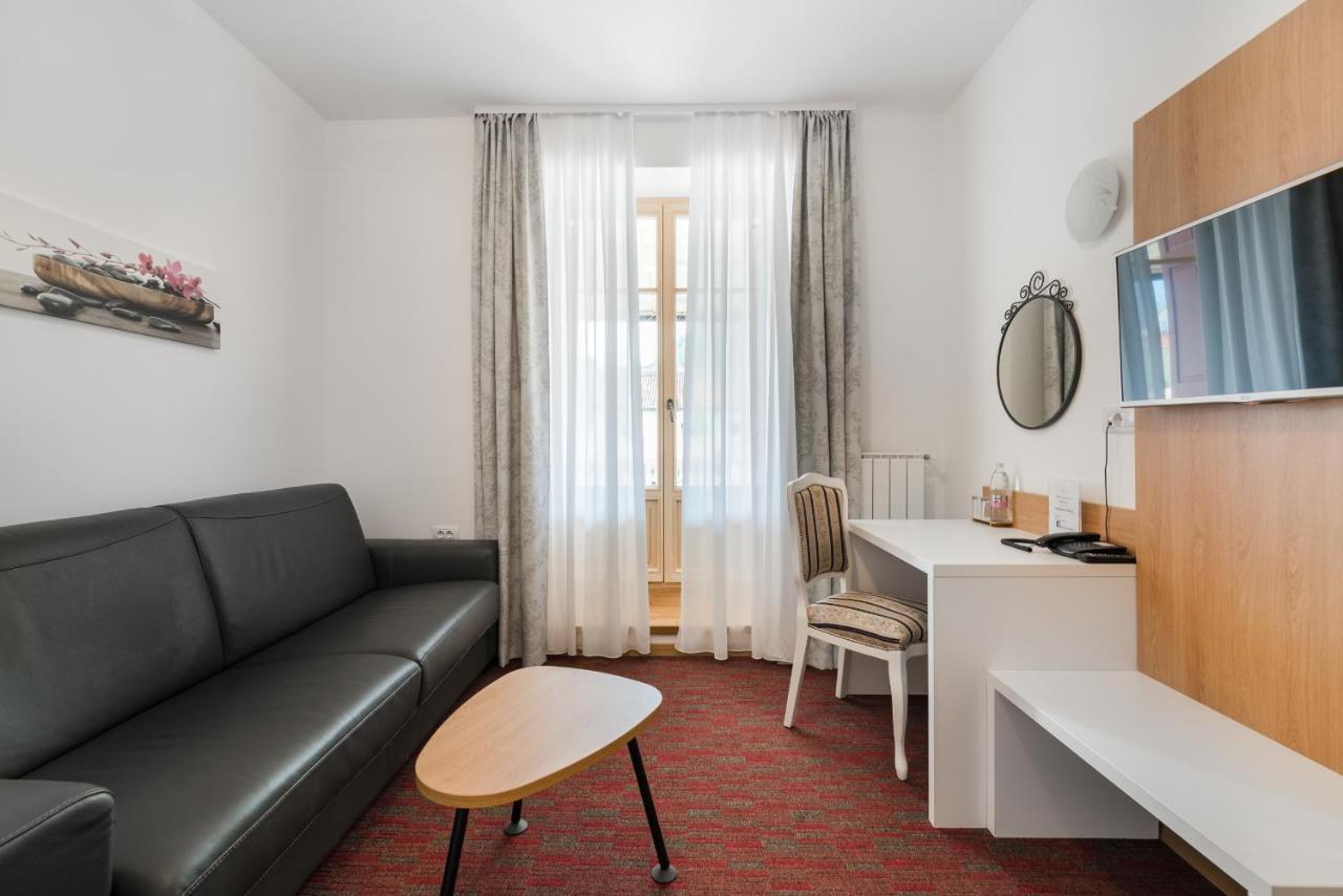 Hotel Dvorec Tolmin Eksteriør billede