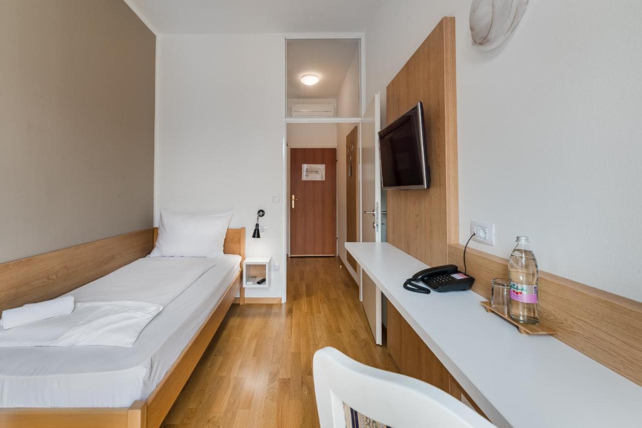 Hotel Dvorec Tolmin Eksteriør billede