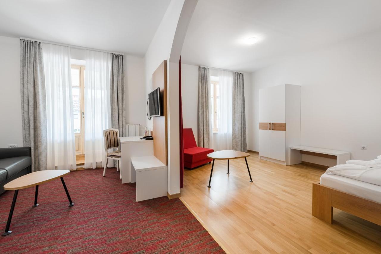 Hotel Dvorec Tolmin Eksteriør billede